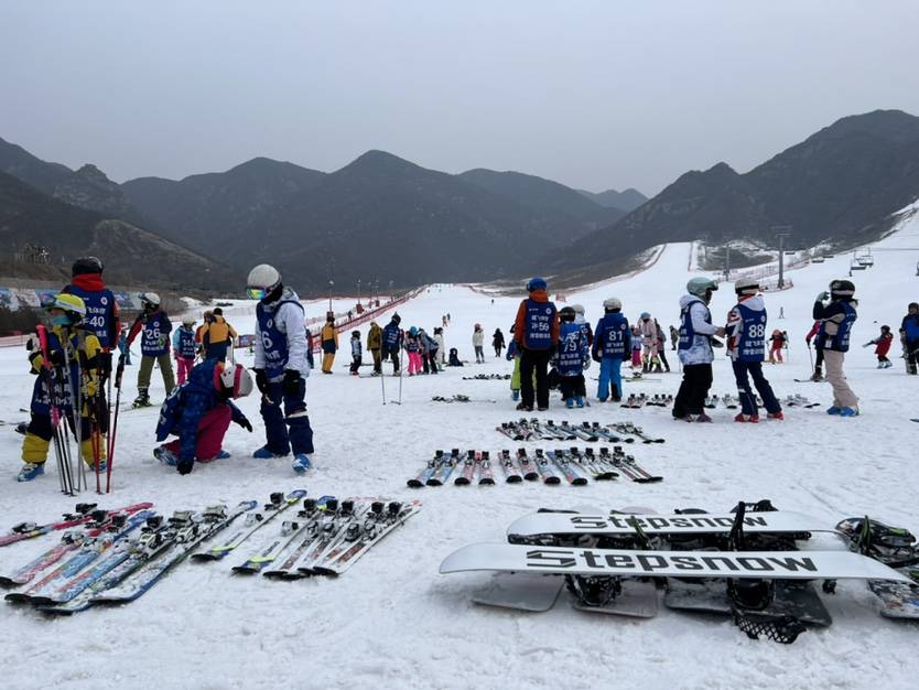冬奥|“冬奥风”掀起“滑雪热”，滑雪“小白”也走上了专业雪场