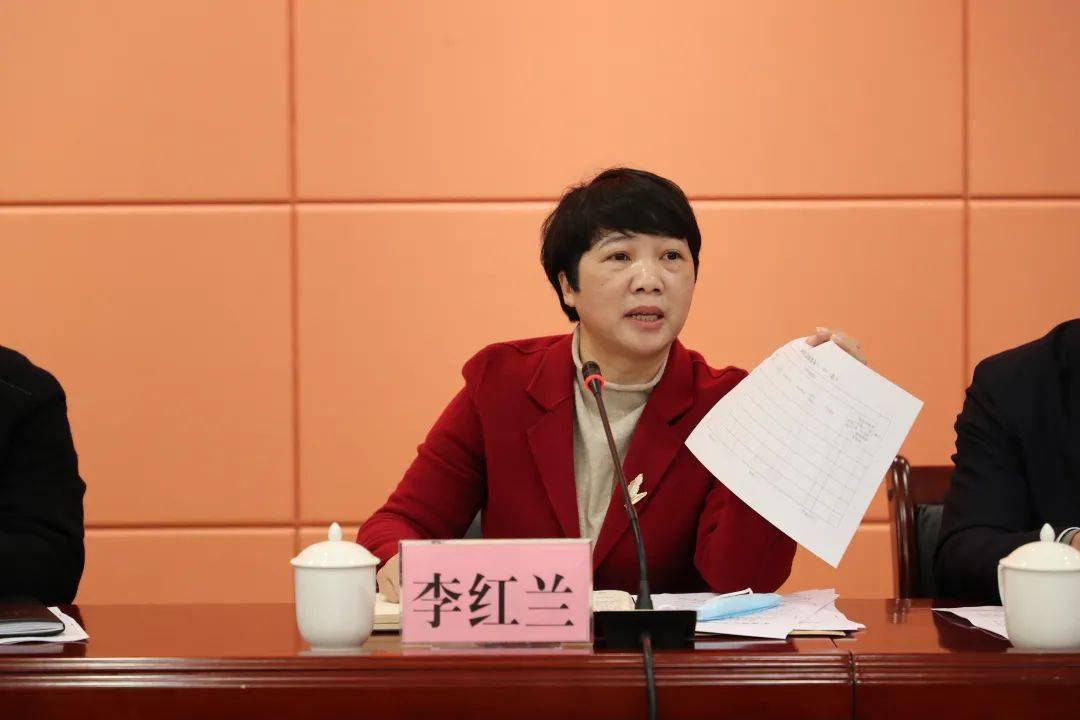 李红兰在会上提工作要求李红兰要求,各级各部门务必要坚持备战不怠