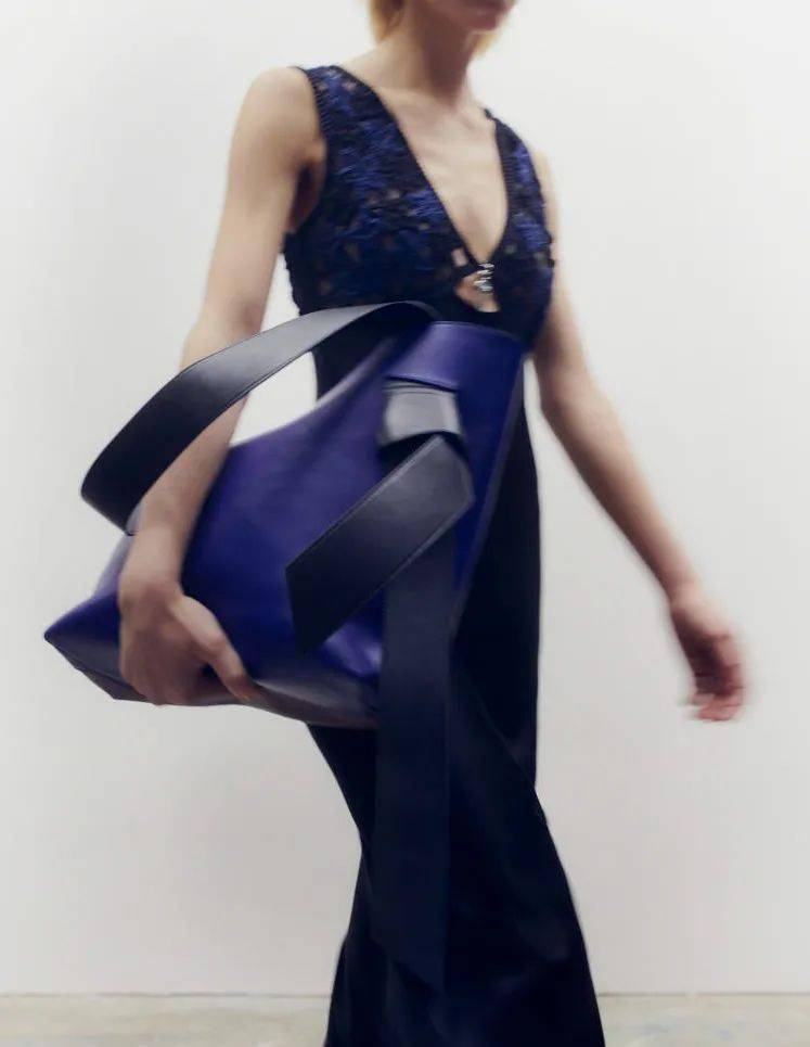 色彩2022早秋女装流行色T台分析