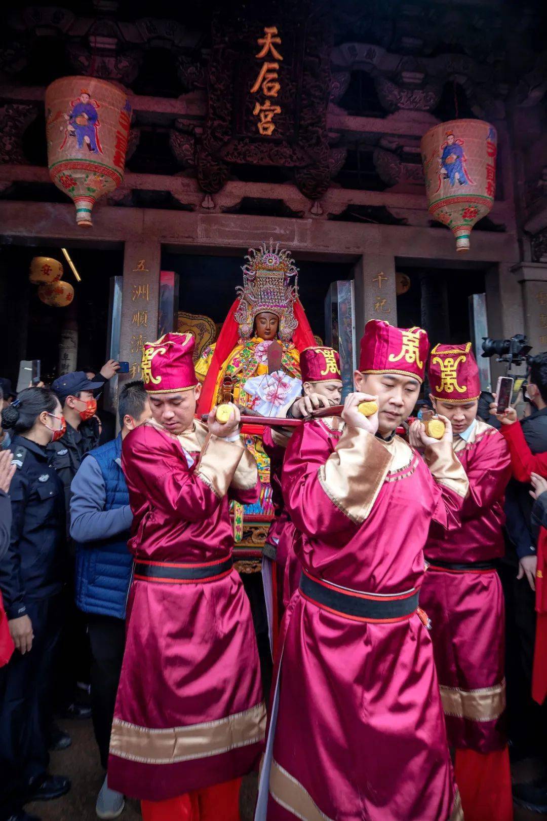 这就是莆田 妈祖金身巡安布福