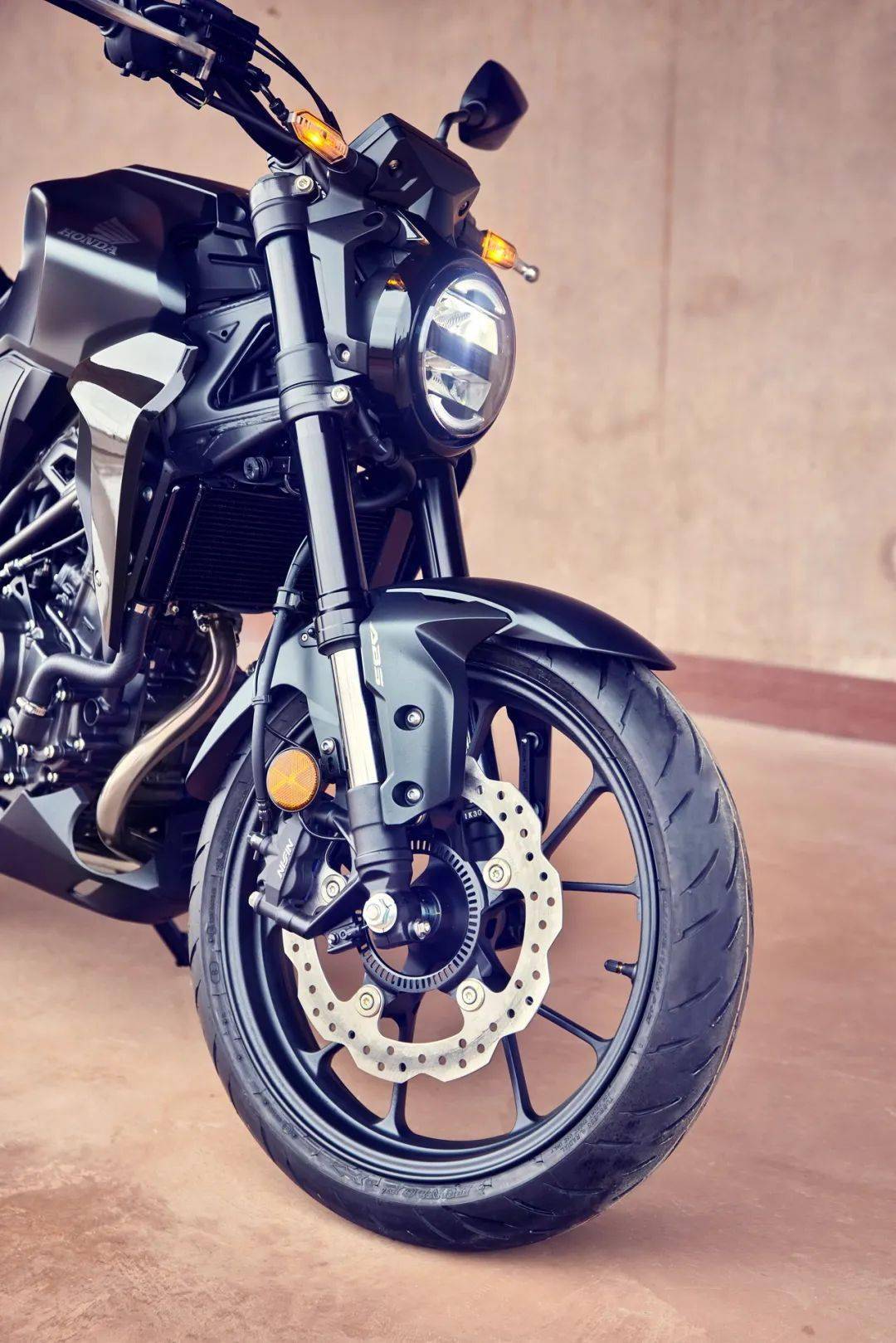 honda2022轻量级街车cb300r细节简介