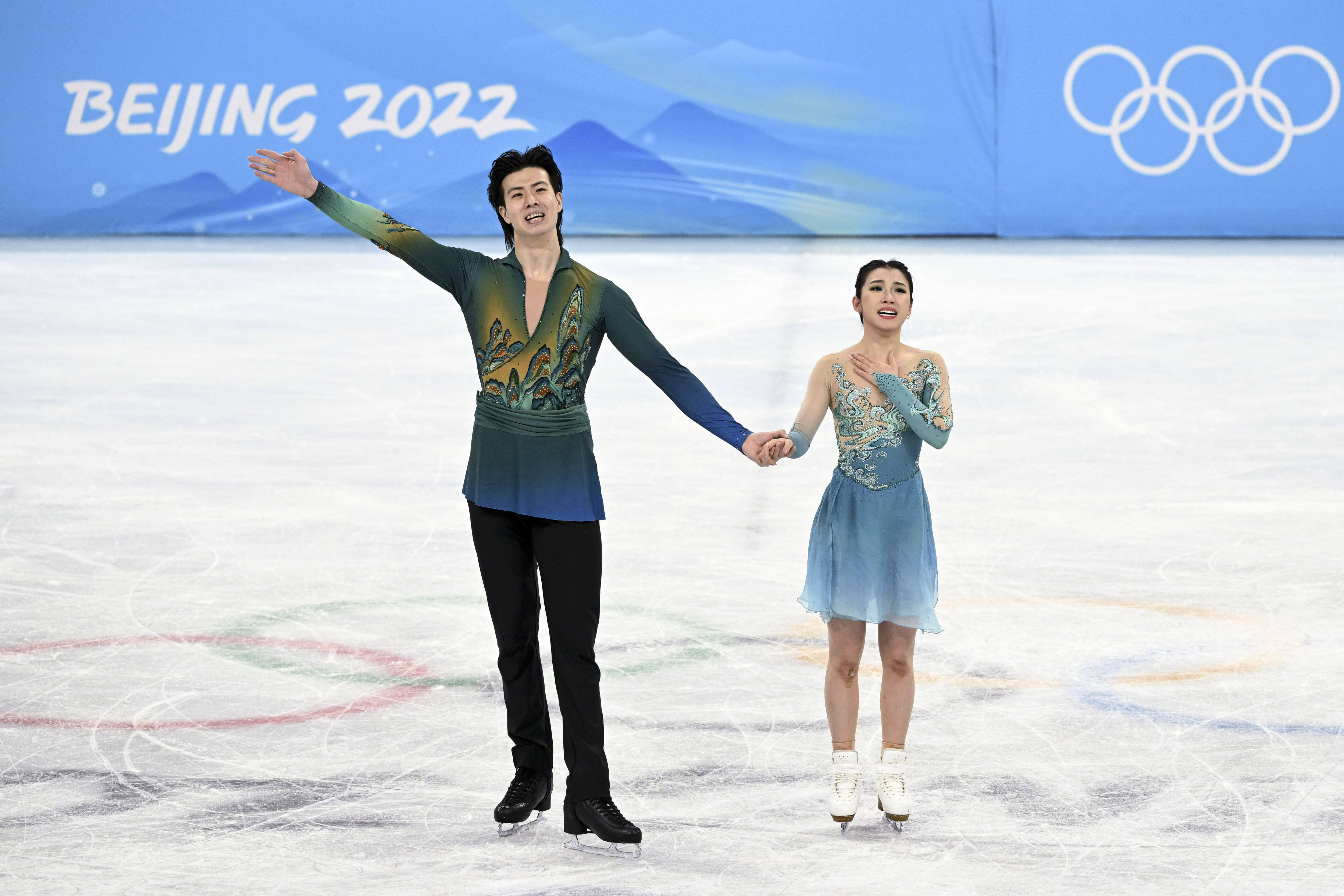 当日,北京2022年冬奥会花样滑冰冰上舞蹈自由舞比赛在首都体育馆举行.