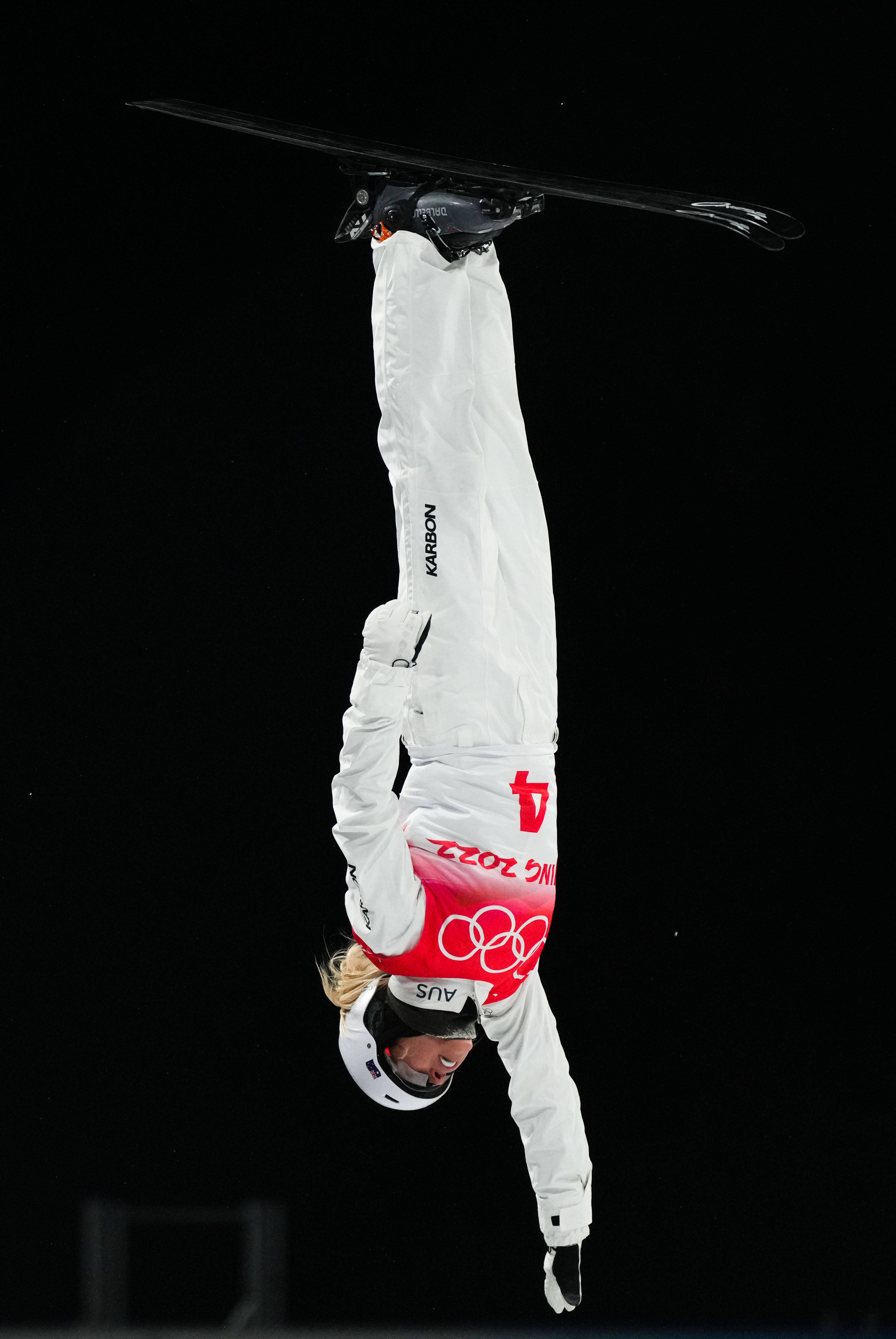 自由式滑雪——女子空中技巧决赛赛况_中国短道速滑姑娘们跳上领奖台