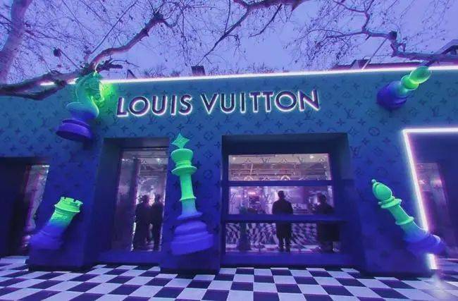 从开在雪场到搬进禅院从lvfendi到耐克阿迪品牌场景趋势的3大转变