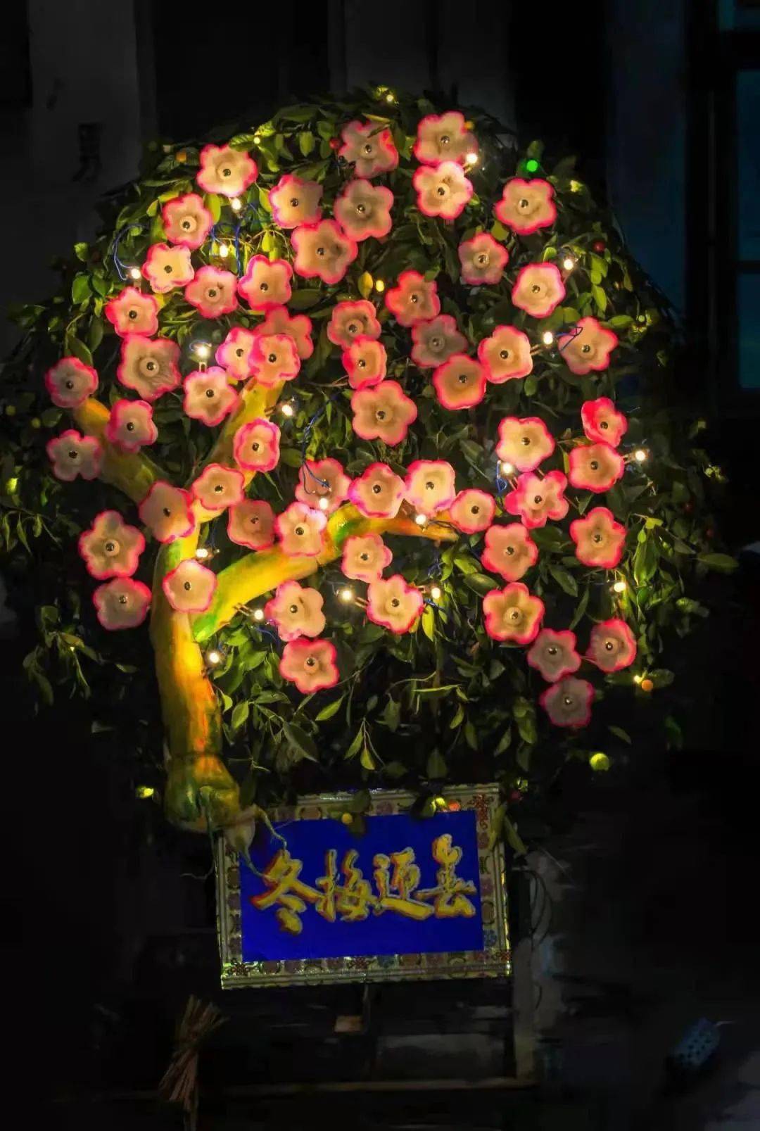 作为枫亭游灯中的精品菜头灯振翅高飞白凤凰晶莹剔透萝卜花片刻翻飞