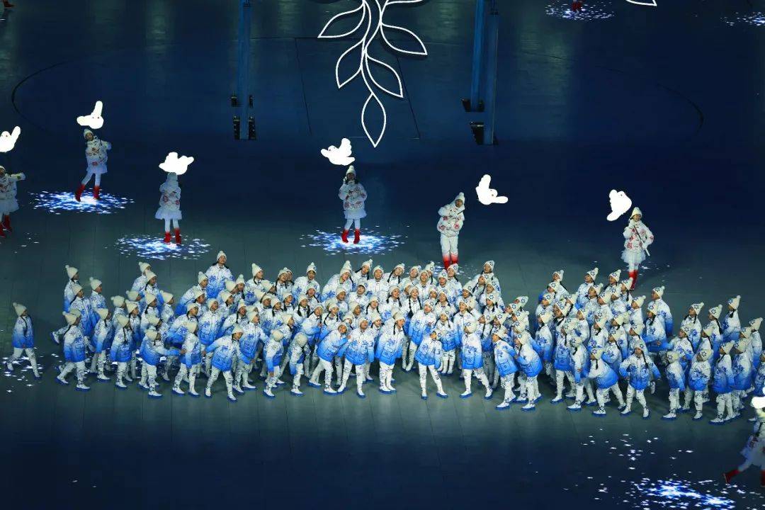 专访冬奥会服装设计师丁洁：让bsport体育世界看见中国设计力量(图3)