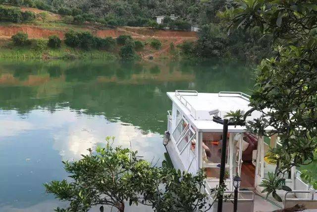 40岁大叔为钓鱼买下一座岛改造破屋成海景房有人3个月来了10次还不