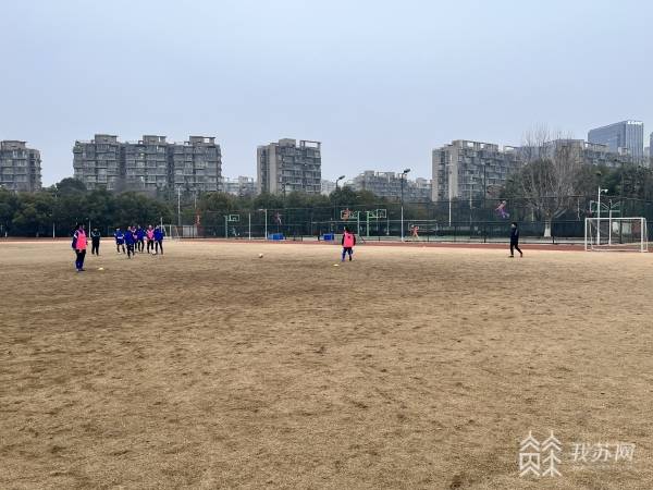 亚洲杯|铿锵玫瑰绽放学校绿茵场