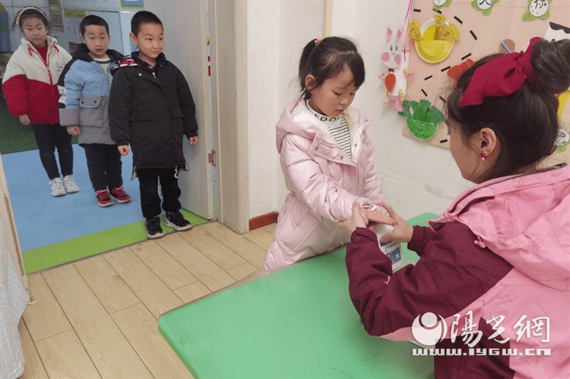 进行|灞桥街道中心幼儿园开学第一天