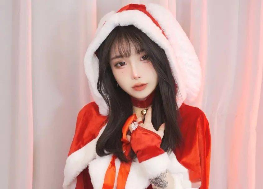 她也彻底掌握了抖音的流量密码,一举成为了进来最有话题度的女博主