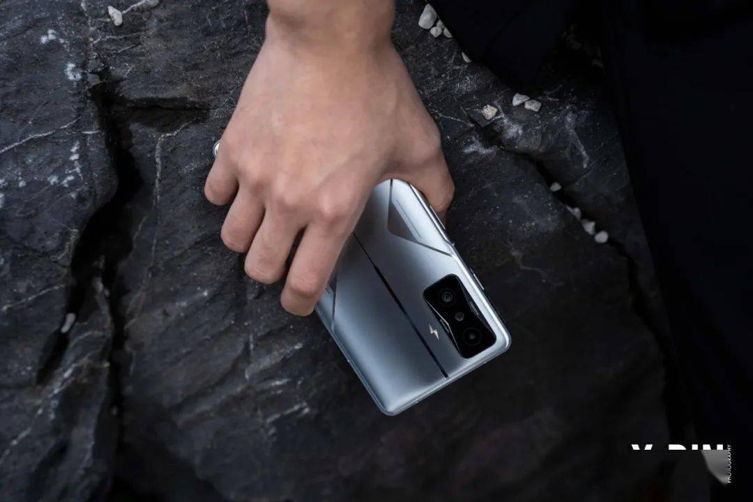 3299元的红米K50电竞版，又要焊死旗舰机的大门了？