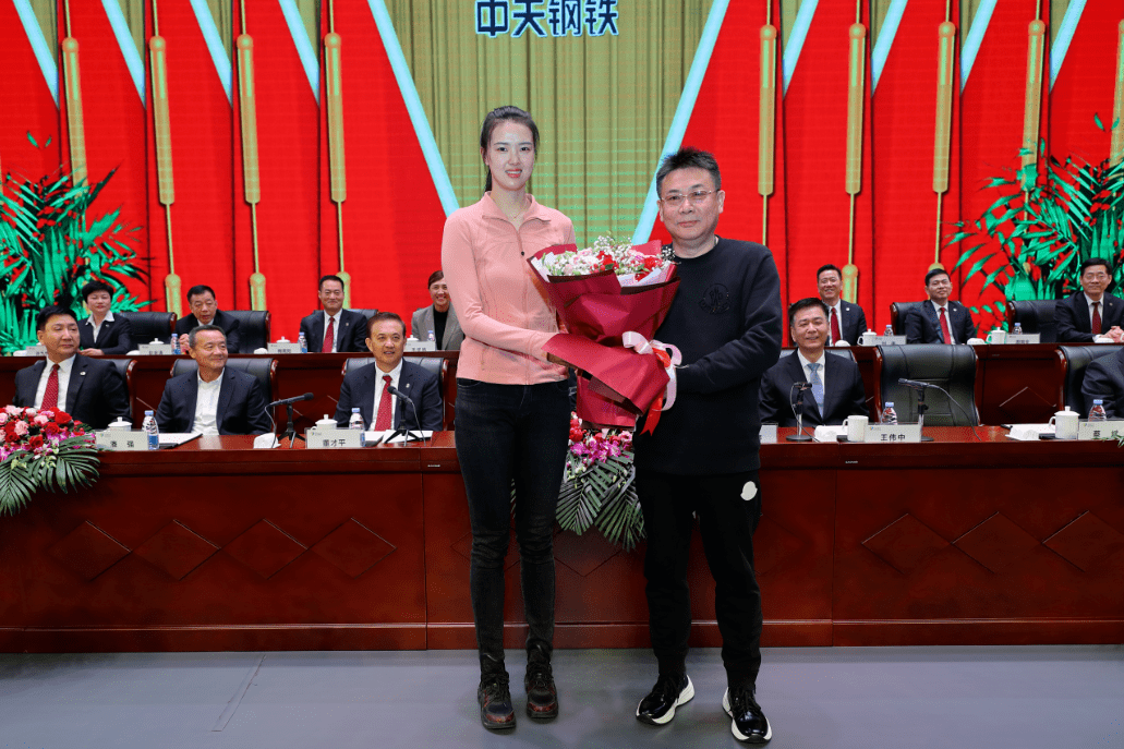 中天女排主教练蔡斌就任国家女排主教练报告会在中天钢铁举行_江苏