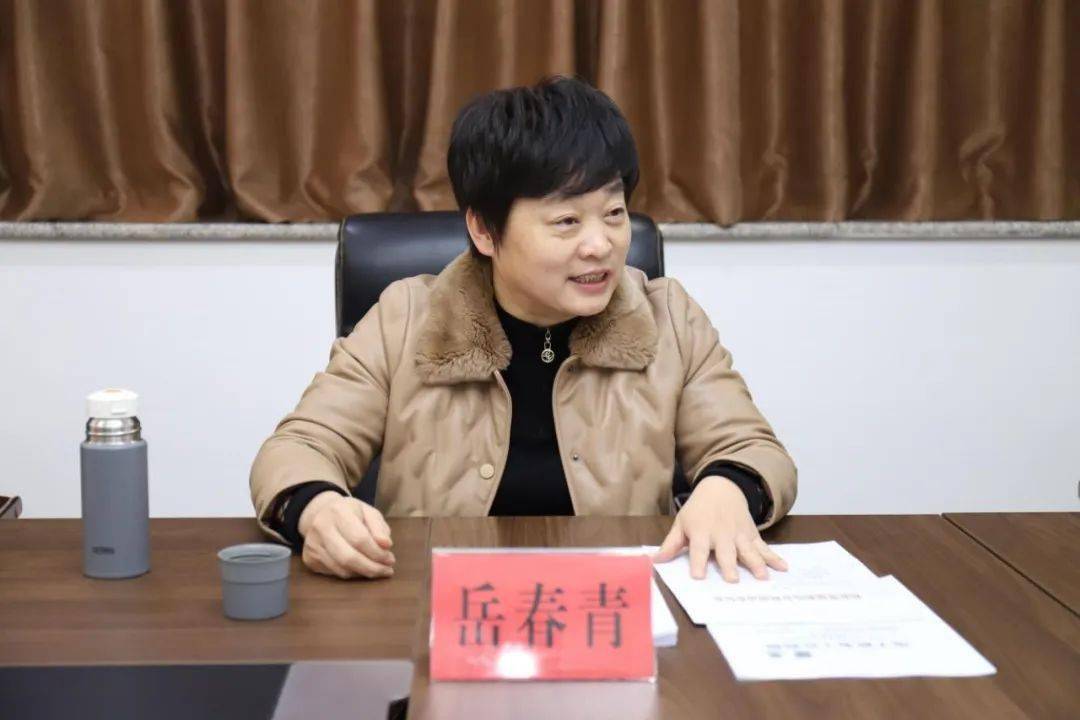 县委副书记岳春青参加县委办公室夜校集中学习