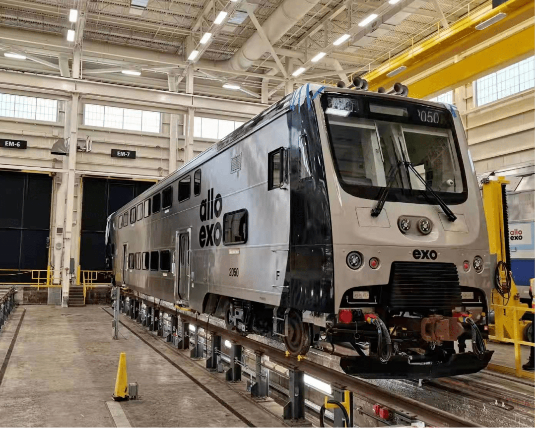 国产双层不锈钢铁路客车首次出口加拿大