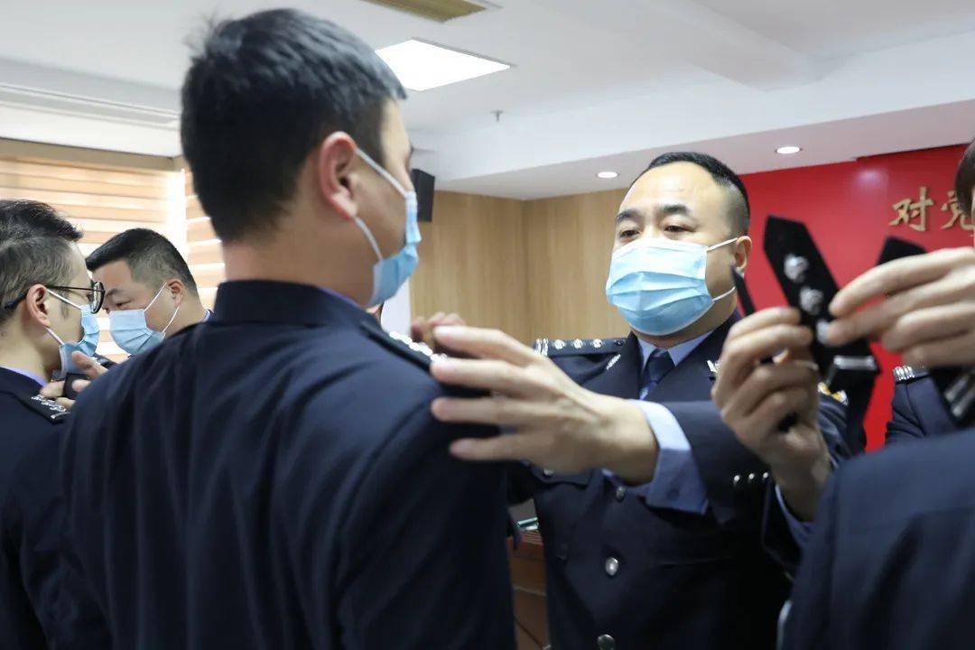 刑侦辅警队集体换装