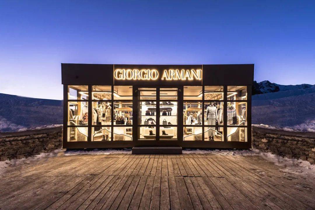 逐鹿雪原之旅giorgioarmani推出全新neve冬季系列