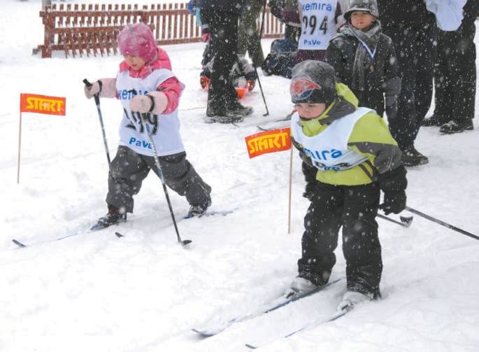 小孩子|芬兰的冰雪运动有多强？小孩子会走路就会滑冰滑雪