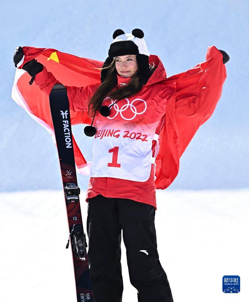 自由式滑雪女子u型场地技巧决赛谷爱凌夺冠