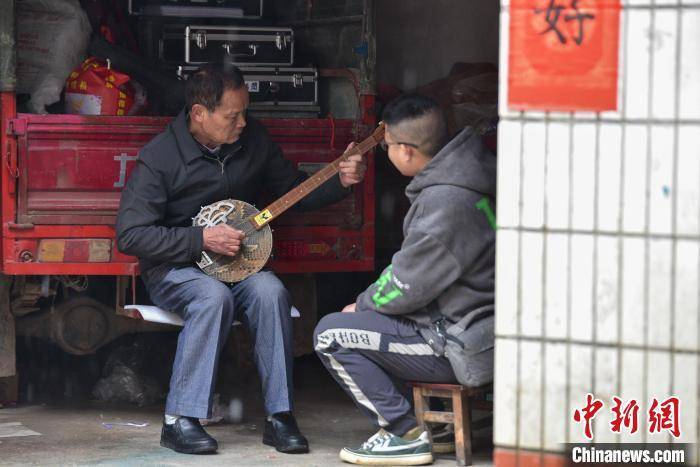 传承|广西7旬老人自费开办文艺队 传承彩调等非遗文化