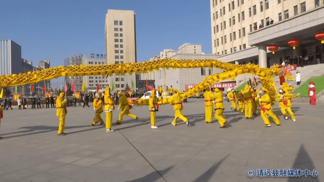 为丰富群众精神文化生活,春节期间,靖远县高湾镇举办了社火表演,走进