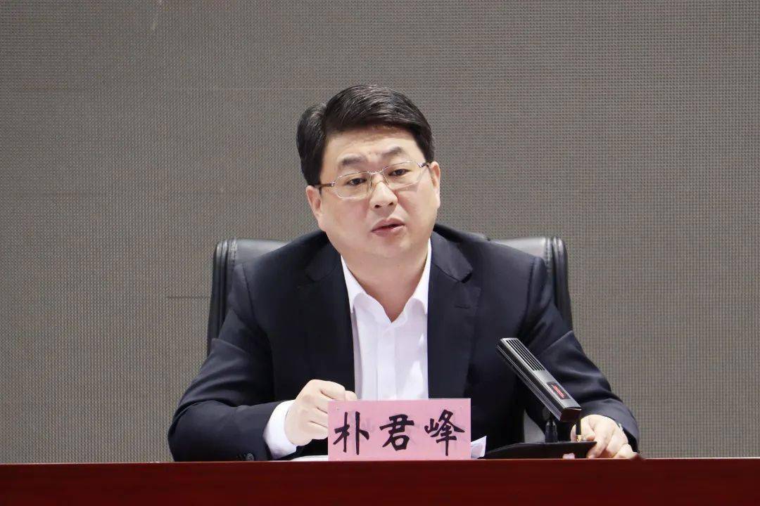 会议由市委副书记,市长黄炳昊主持.