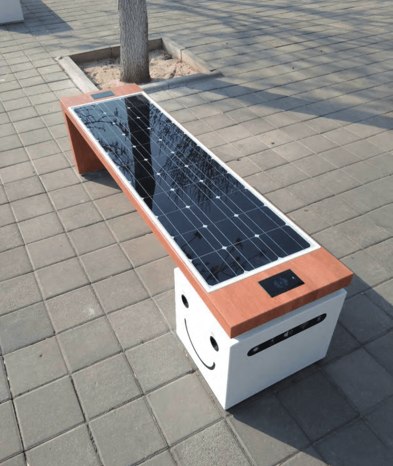 全园布置了感应路灯,太阳能垃圾箱,景观灯,充电座椅等智能街具,引入了