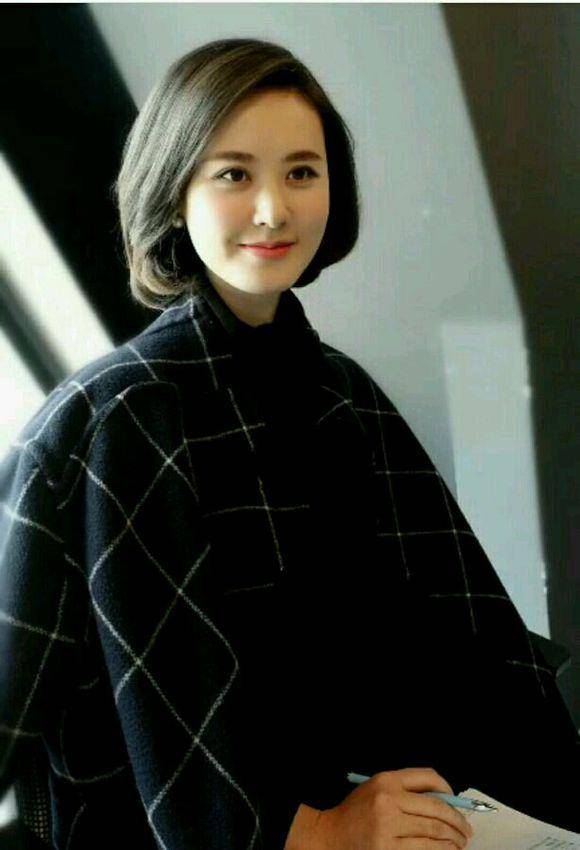 央视美女主播曾是模特冠军高考状元今38岁依旧单身未嫁