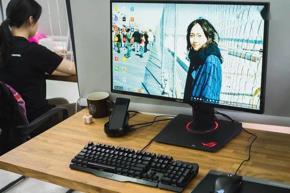 在电脑上刷了一下午抖音，我有一些担心