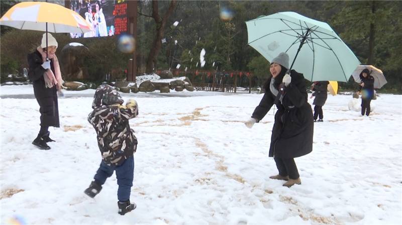 市民|广西：“南国仙山”变雪山