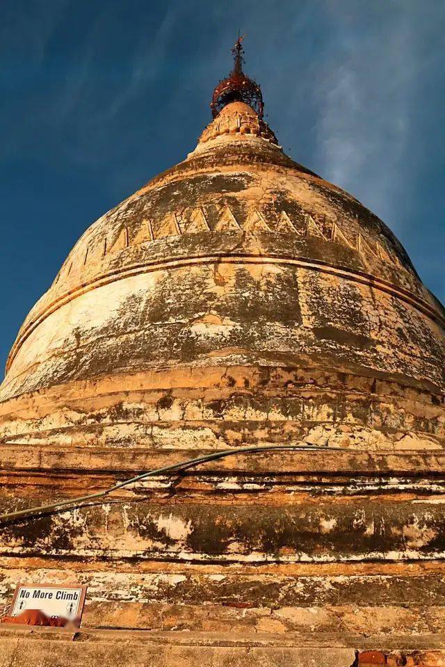 缅甸蒲甘瑞山佗塔观落日_佛塔_年轻人_阶梯