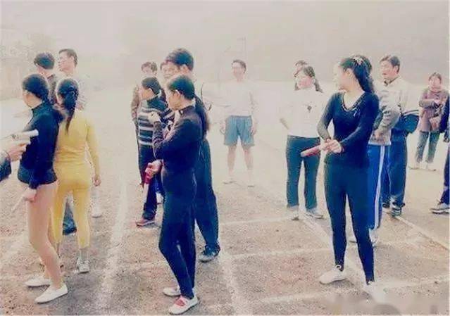 秦皇岛 秦皇岛人的穿衣“年代秀”,就是一部流行史!