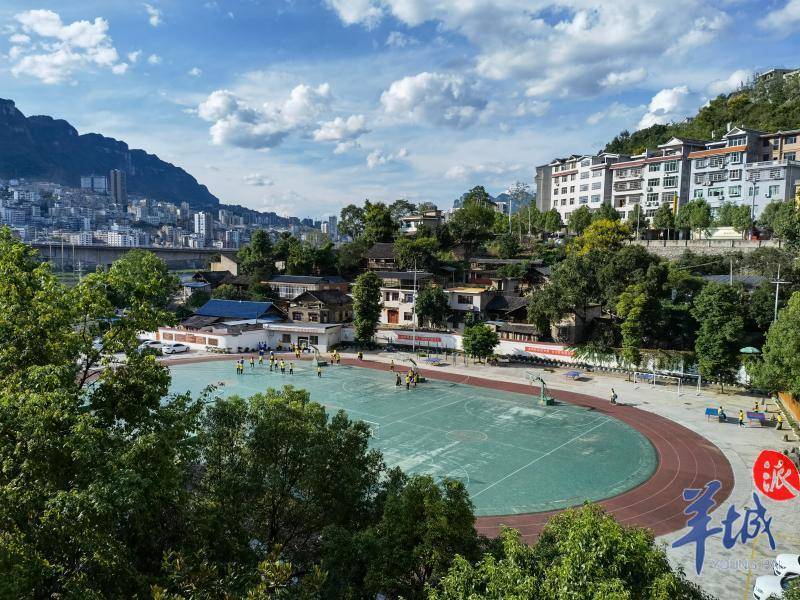 视频东莞市茶山中学副校长占澜做一个有情怀的教育人