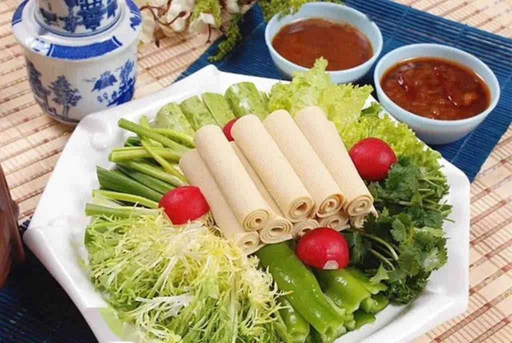 相比起来,东北蘸酱菜简直美味到让人直呼这才是阳间食物.