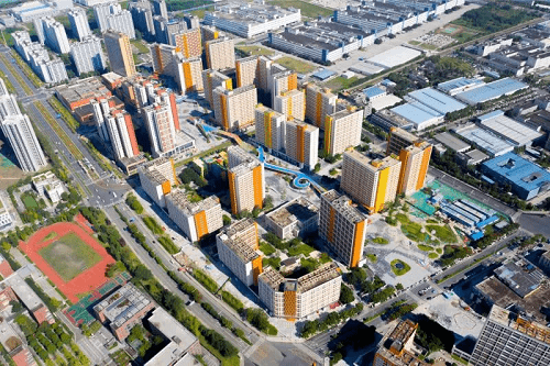 为了富士康华为京东方，成都搞了盘不一样的城市更新