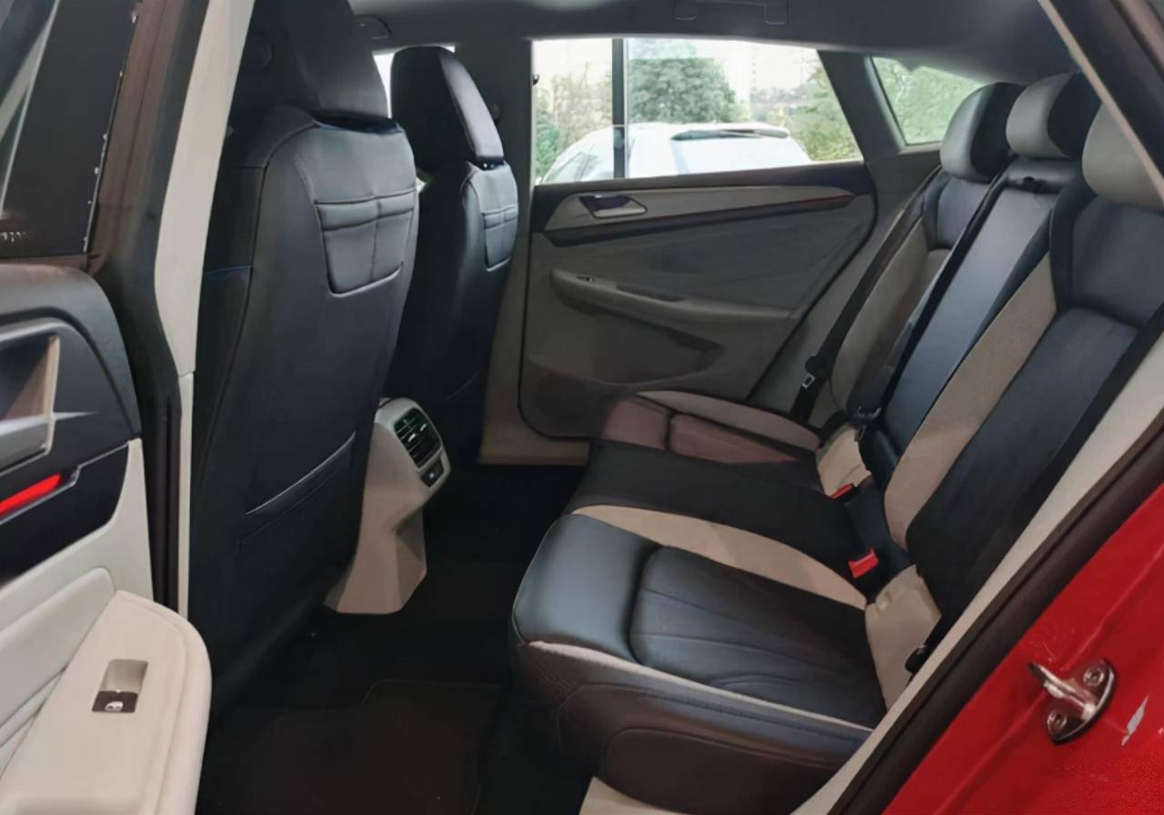 大众凌渡l新版本曝光哑光漆面发光车标运动元素更浓郁