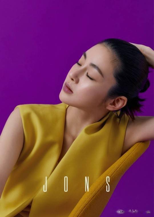 韩国女艺人姜素拉近日受邀为某杂志最新一期拍摄了一组写真.