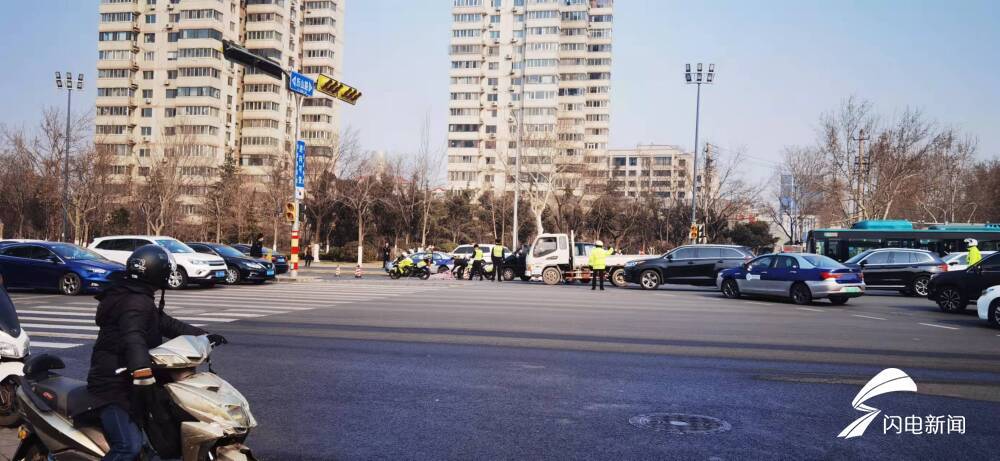 济南历山路车祸图片