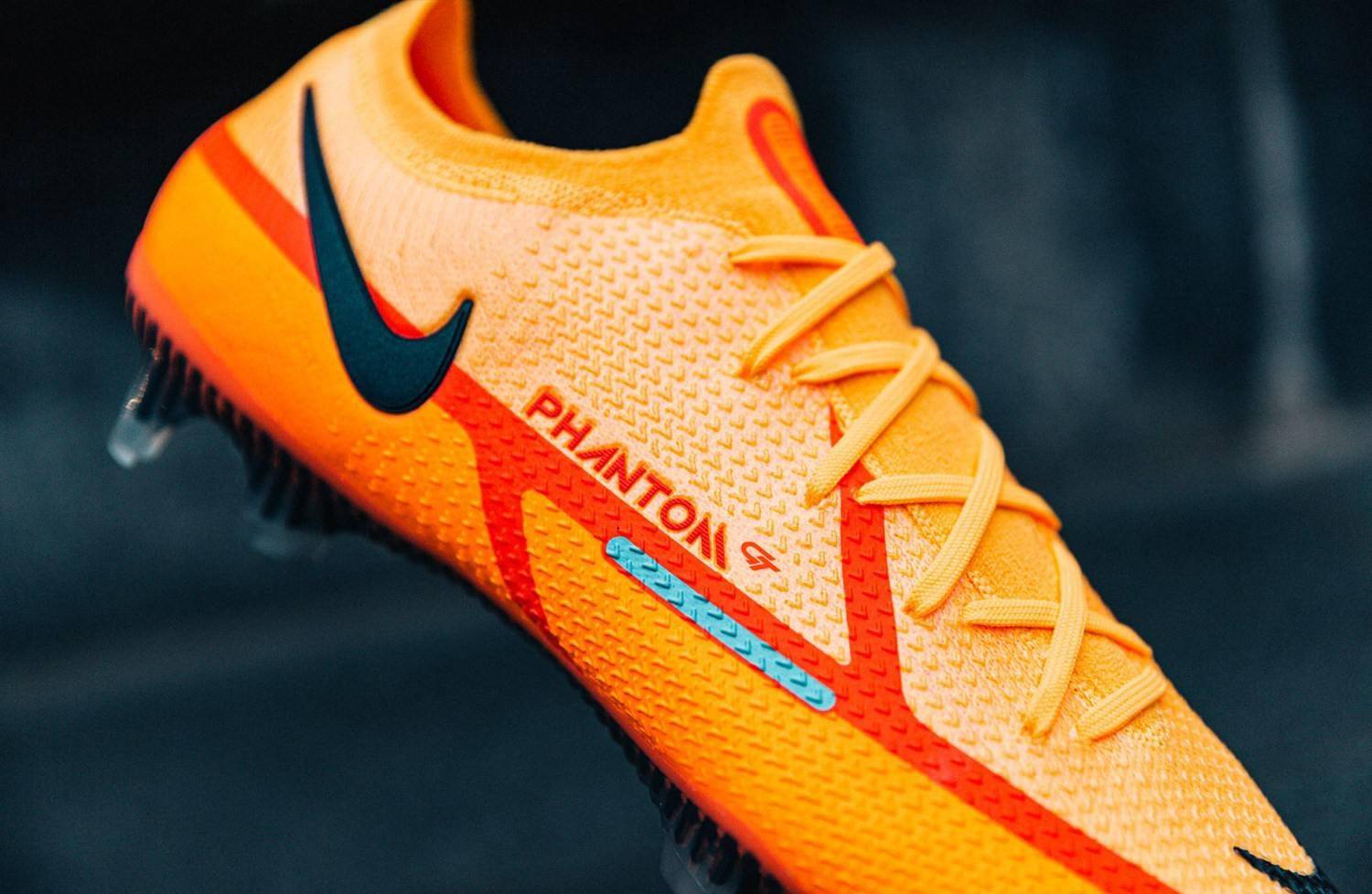 耐克发布phantomgtiiblueprint足球鞋