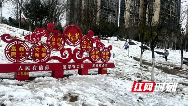 时刻|组图 | 雪美邵阳：公园里的孩子欢乐多