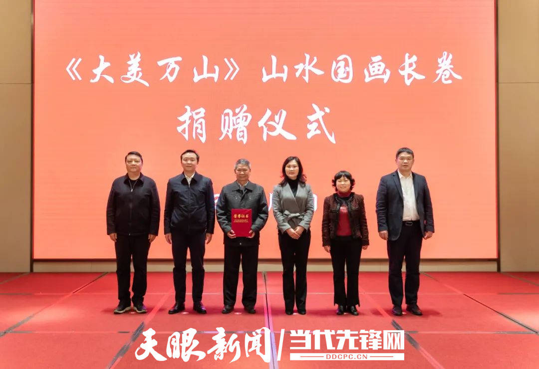 万山区召开老干部情况通报会_发展_全区_田艳