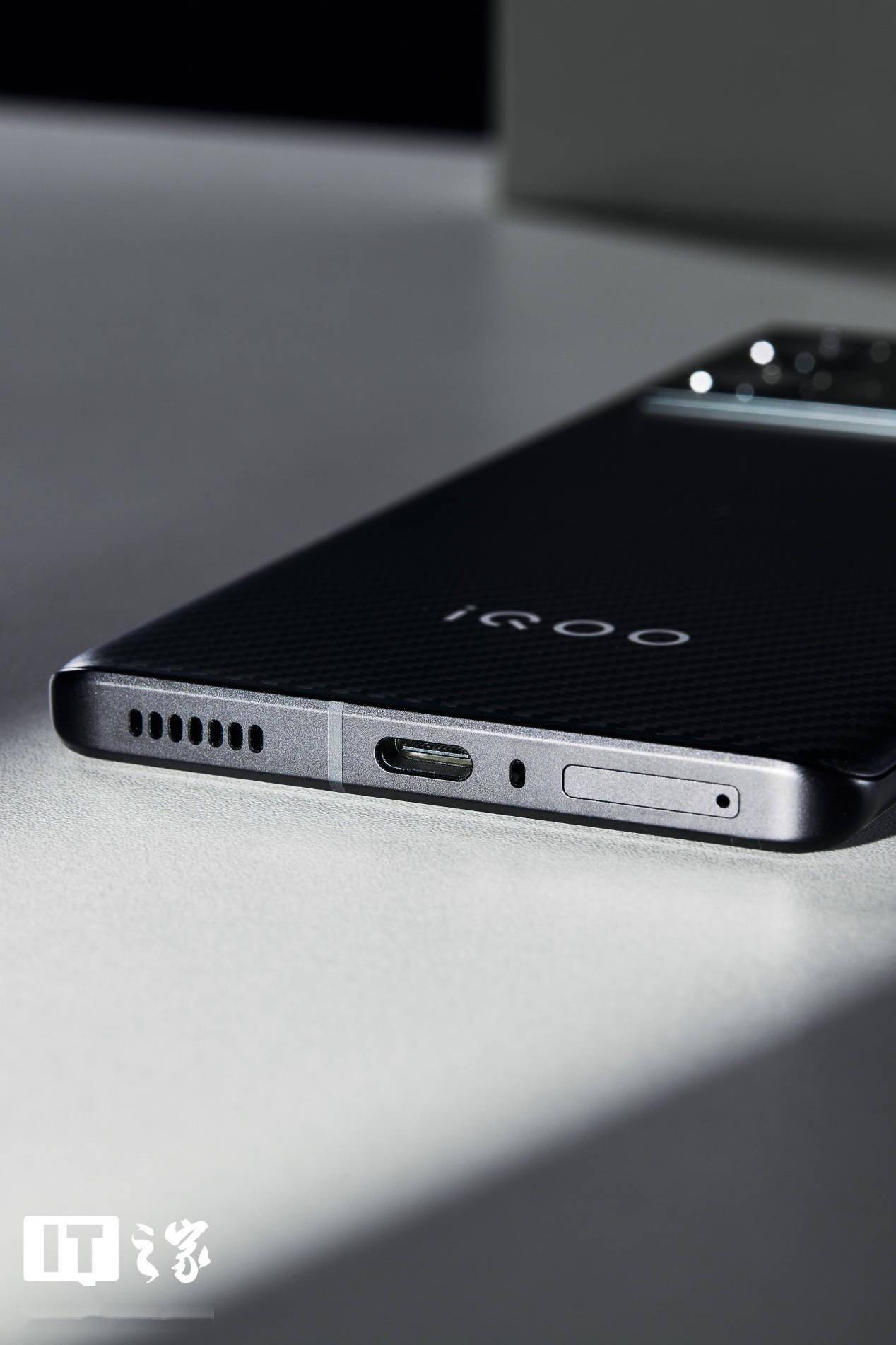 版图|【IT之家开箱】iQOO 9 Pro 赛道版图赏:芳纶纤维材质 3D 后盖