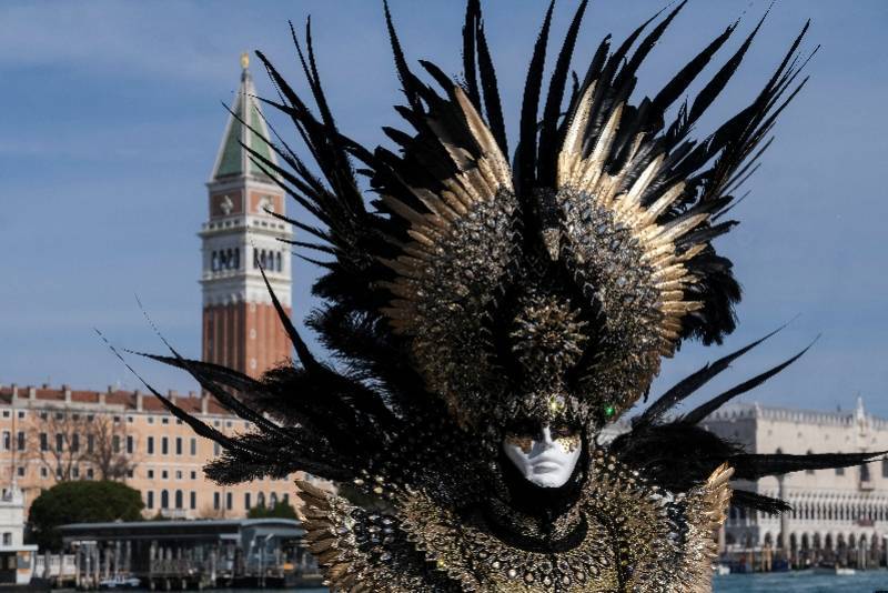 面具|组图：意大利威尼斯狂欢节进行中，穿华服，戴面具，群体狂欢