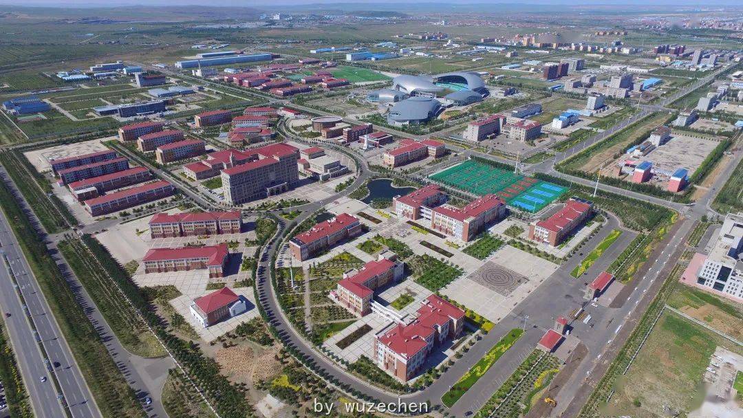 在自治区党委,政府,锡盟委,行署的高度重视下,办学条件不断优化,学院