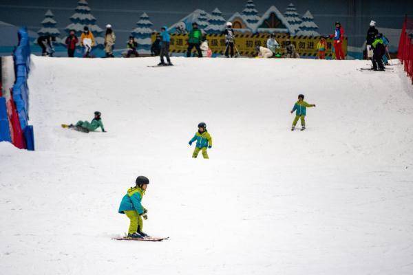 速度|重庆这所学校的孩子在冰雪中感受速度与激情