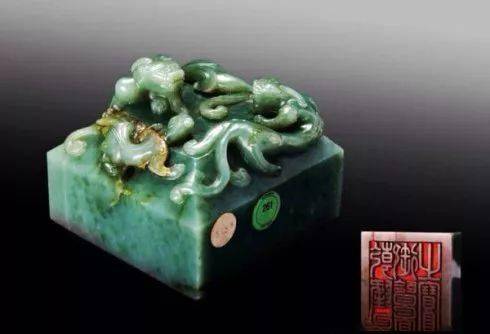 一块拍卖出近亿元天价的和田青玉,到底长什么样?_乾隆_玉玺_太上皇