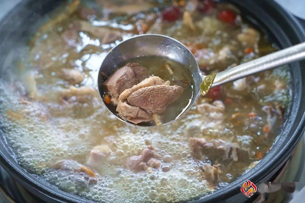 都会选择老鸭秘制青头鸭祛湿火锅高明这家人气农庄——盛景农庄~今天