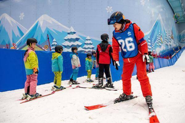 速度|重庆这所学校的孩子在冰雪中感受速度与激情