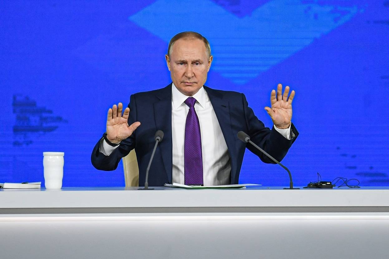 泽连斯基召开最高统帅部会议，俄媒：普京称对乌袭击黑海舰队的报复还有“其他方案”_凤凰网