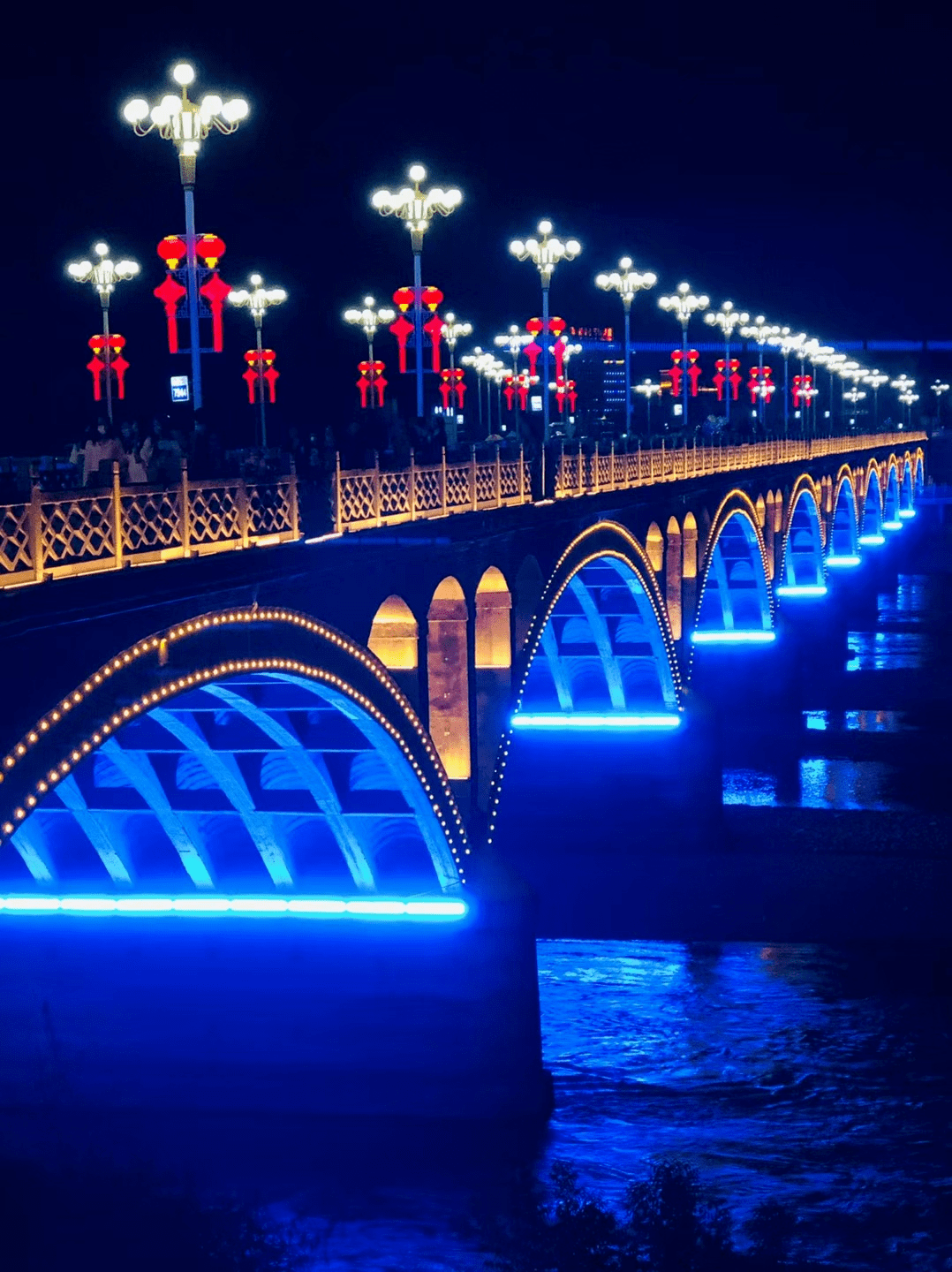果子沟大桥夜景图片