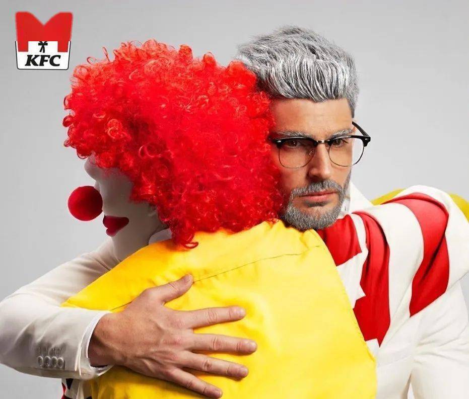 其中还有肯德基老头和小丑拥抱的图片,疑似和麦当劳达成和解.